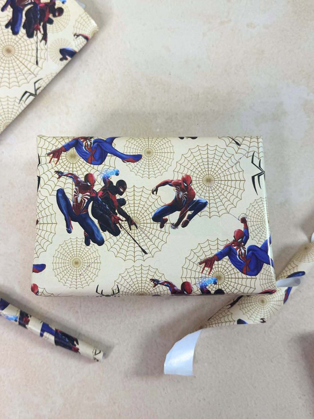La Trove Kids Set Of 5 Self Design Spider Man Design Gift Wrapping Paper