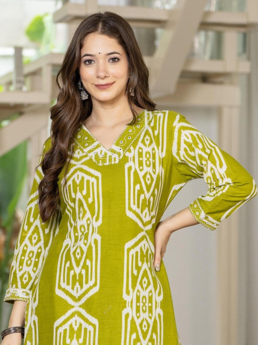 PRISCA Floral Printed V-Neck Thread Work Pure Cotton Kurta With Trousers And Dupatta