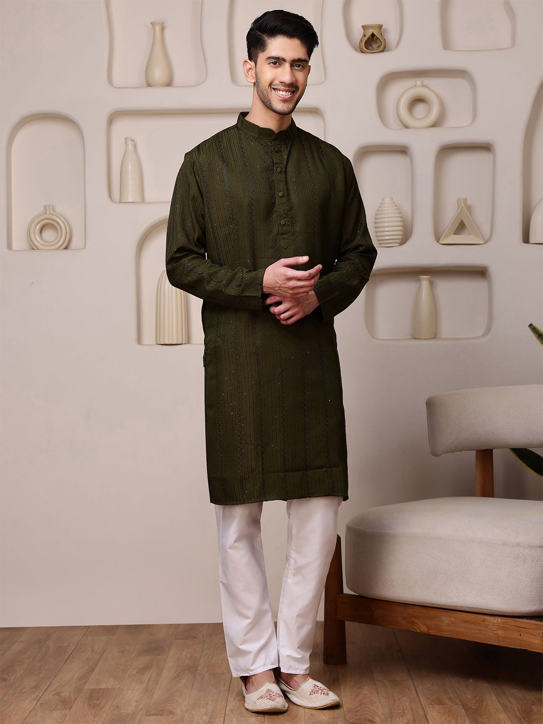 Vardha Embroidered Mandarin Collar Sequinned Grandeur & Majestic Artwork Jacquard Kurta