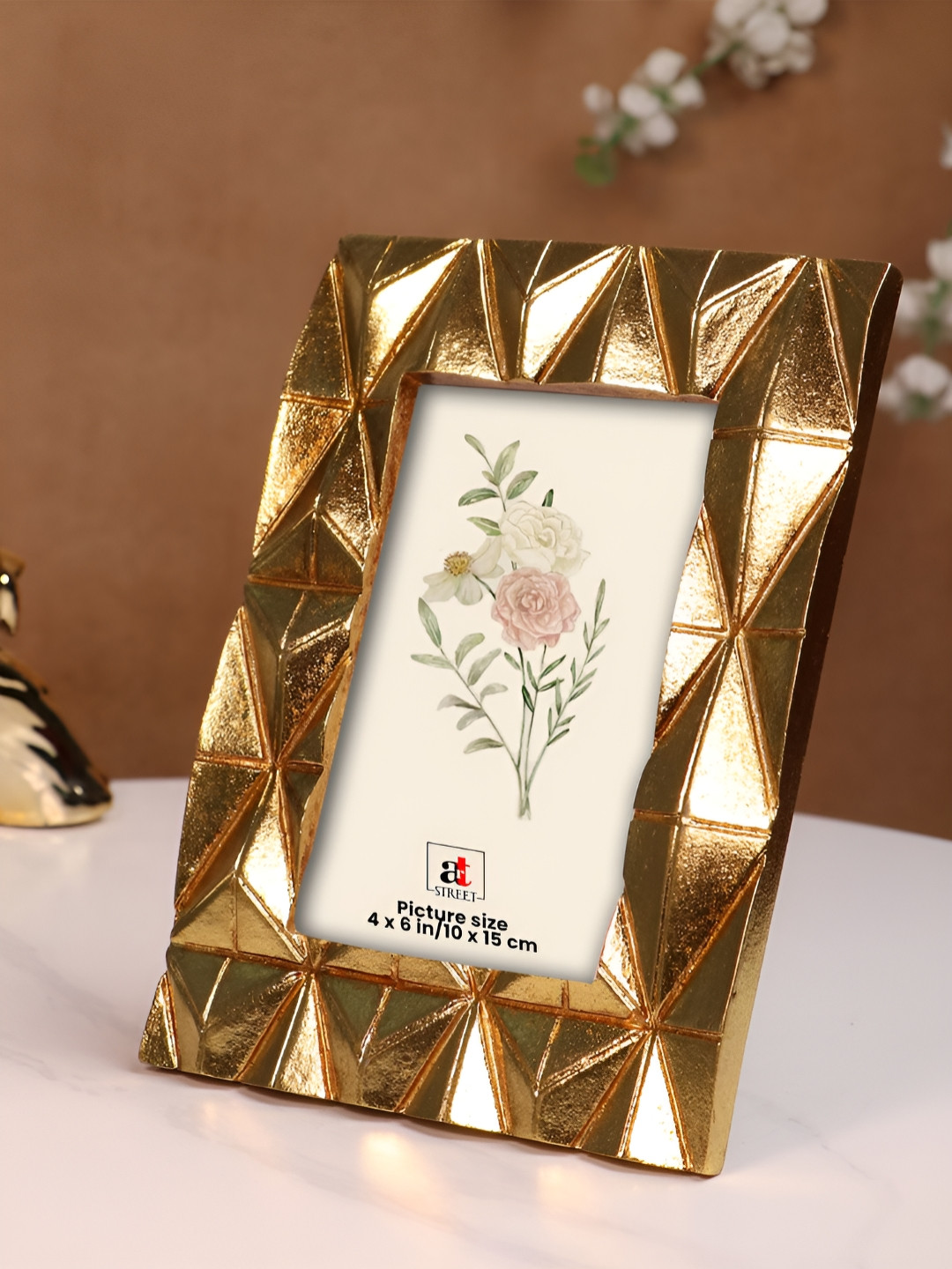 Vintage 4x6 Inch Photo Frame Golden Geometric European Style Resin Picture Frame