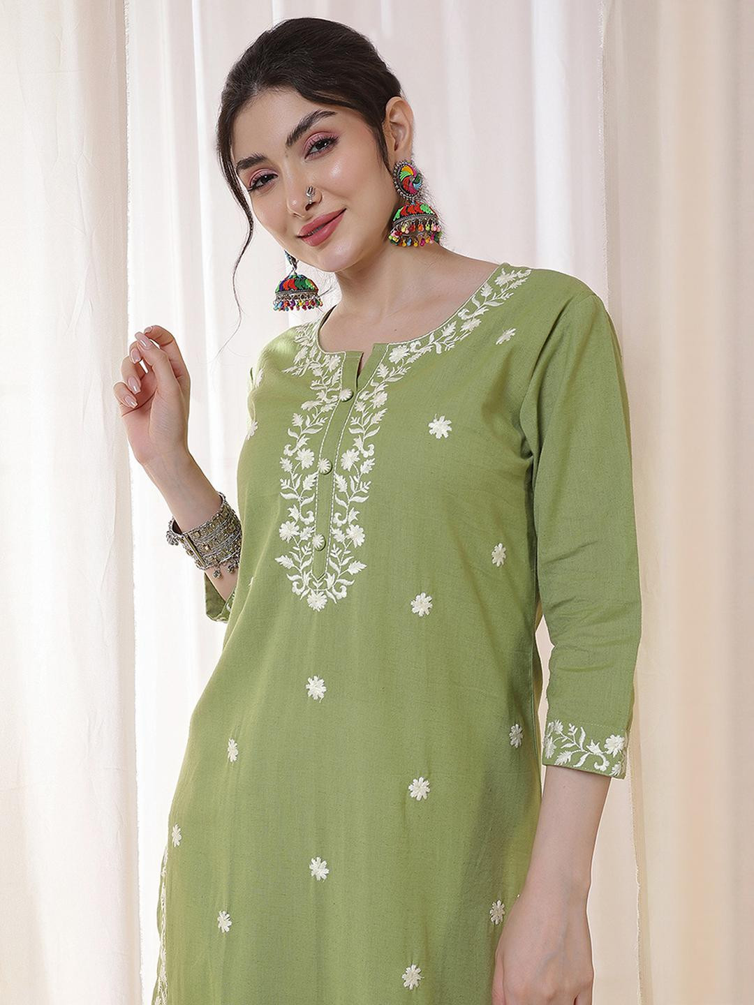 Uparna Women Pista Green Embroidered Thread Work Kurta