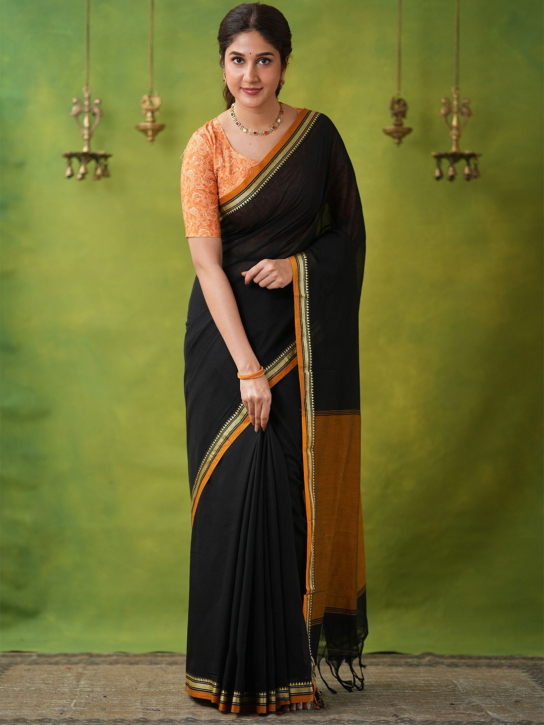 RAAG VARNAM Black Narayanpet Mercerized Cotton Saree