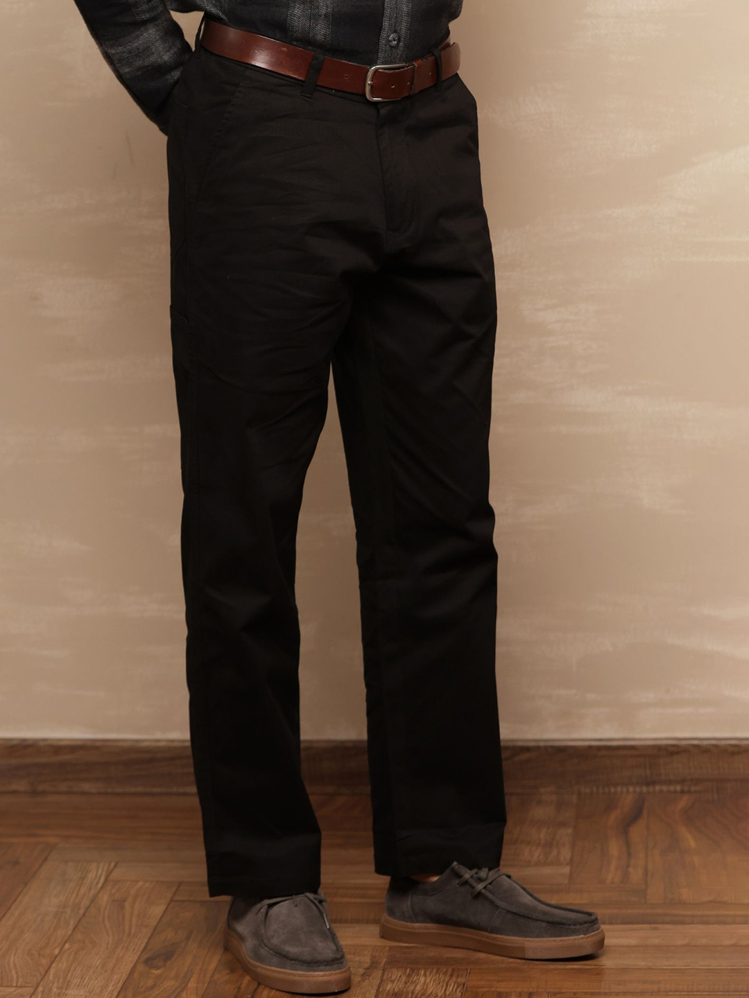 Uncluttered Closet Men Relaxed Straight Leg Straight Fit High-Rise Cargos Trousers