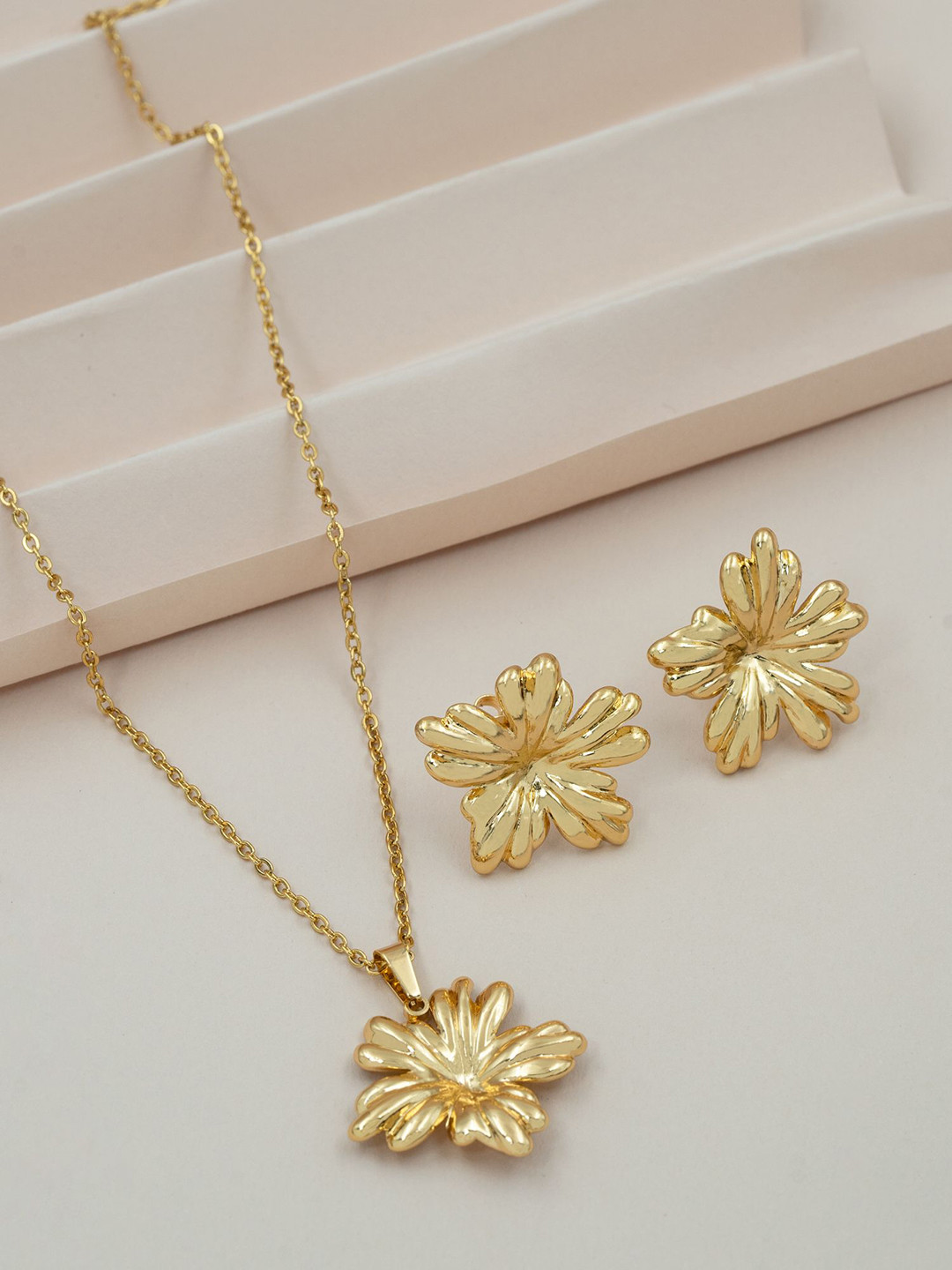 ARTKLIM Gold-Plated Floral-Shaped Jewellery Set