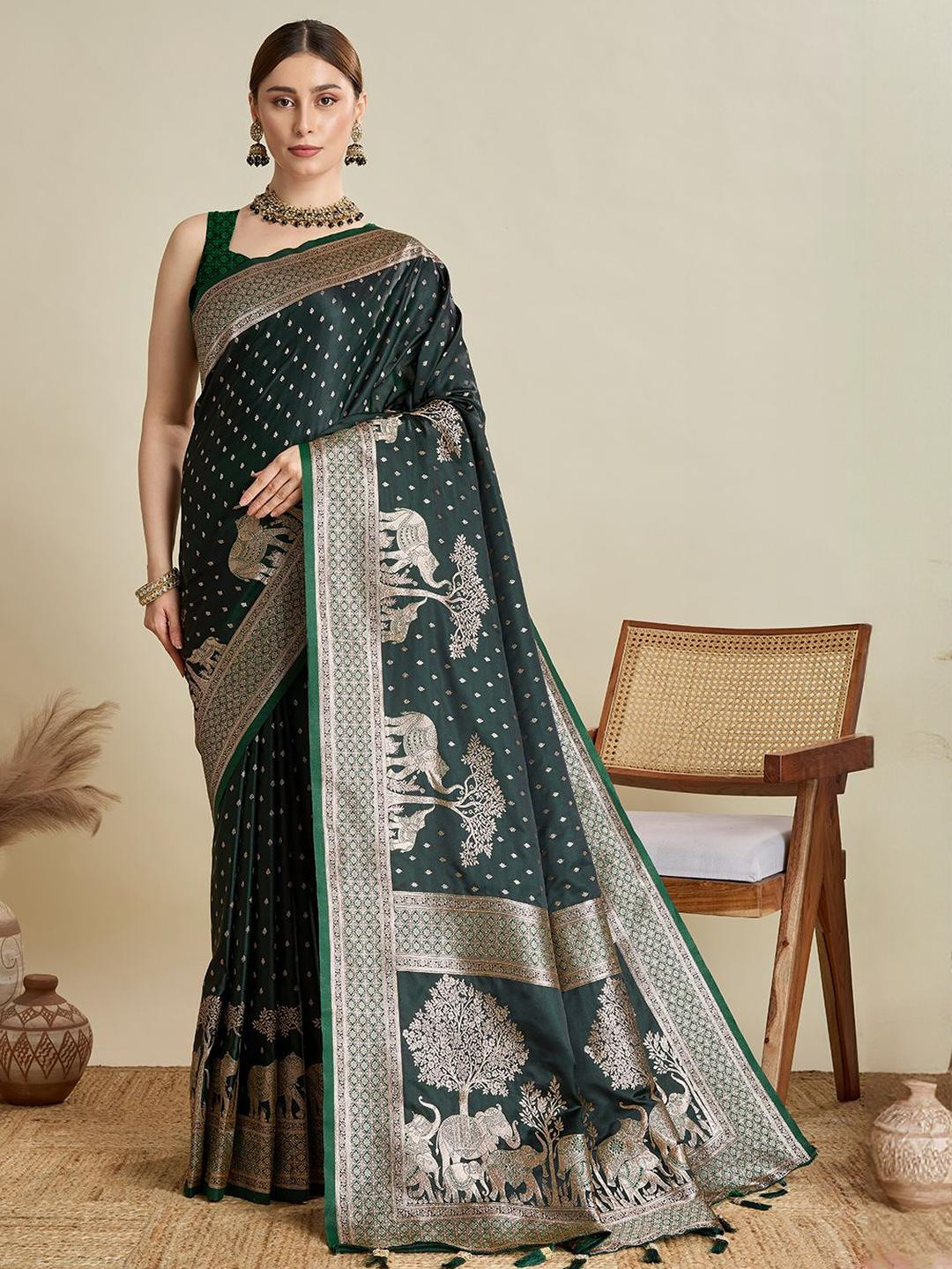 VARNI FABRICS Floral Satin Designer Banarasi Saree