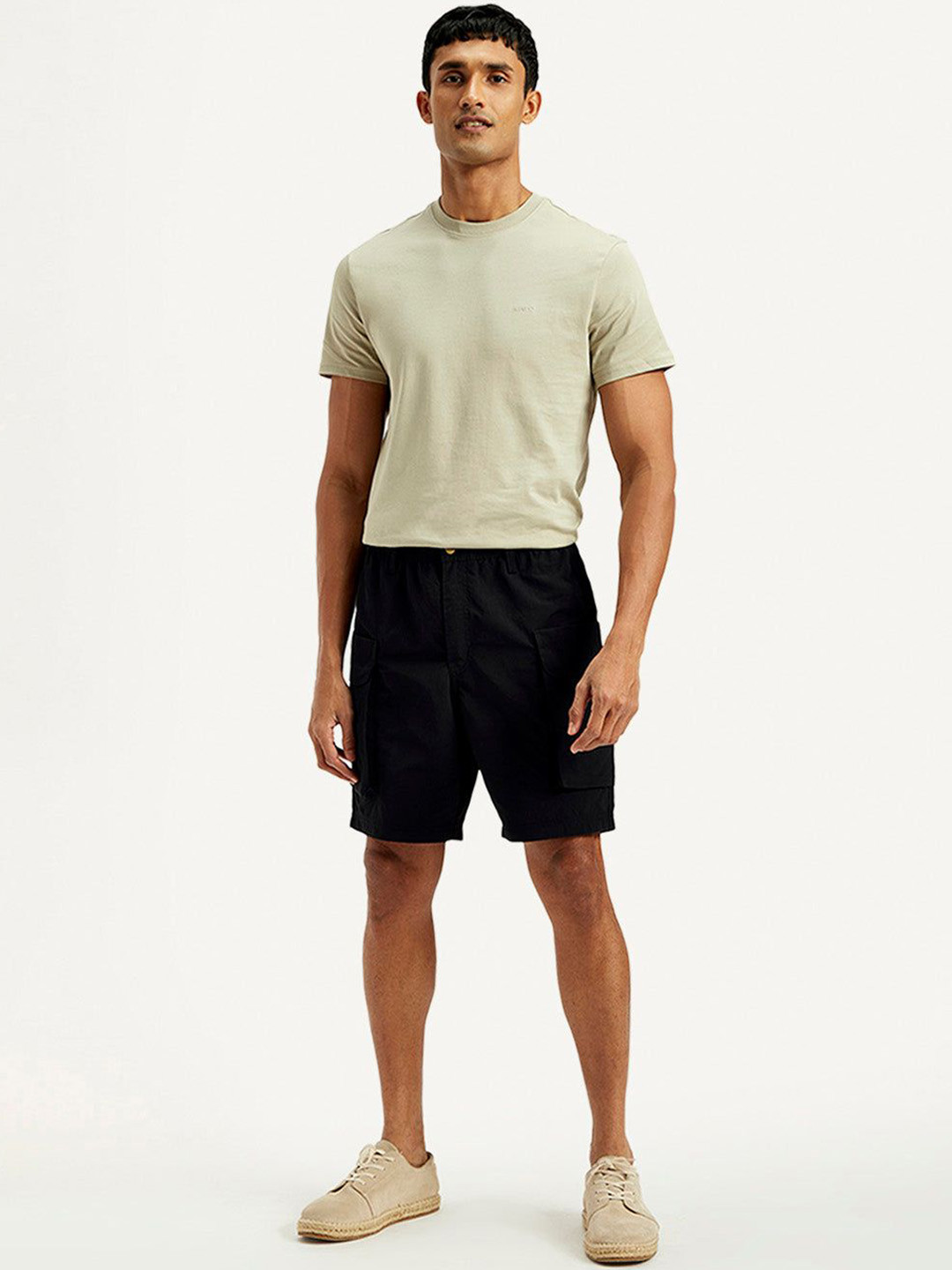 Levis Men Solid Regular Fit Cargo Shorts