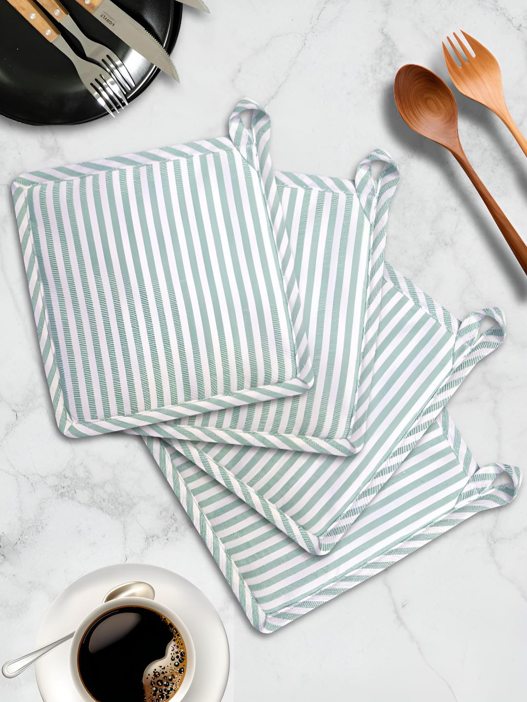 HOME COLORS.IN Green Fabric Trivet