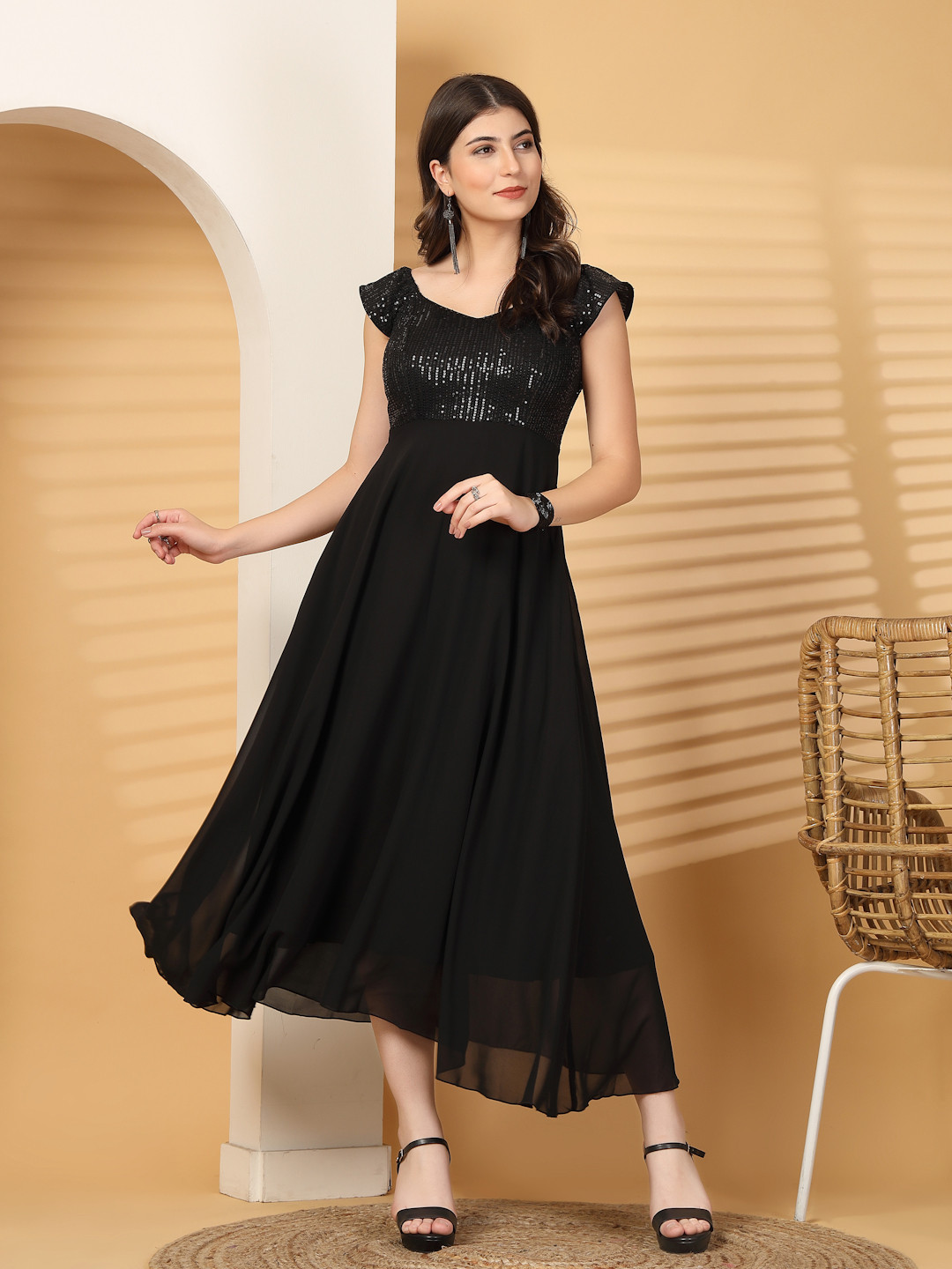 T TRYON ULTIMATE Women Sweetheart Neck Sequinned Georgette Fit & Flare Midi Dress