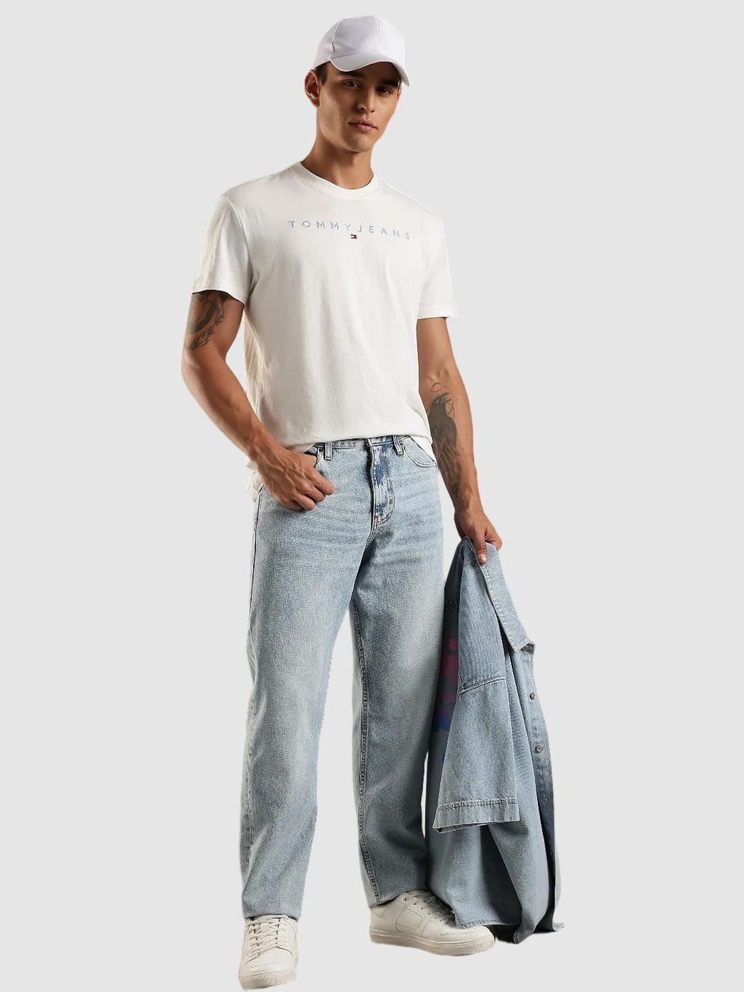 Tommy Hilfiger Europe Men Relaxed Fit Mid-Rise Clean Look Light Fade Non Stretchable Jeans