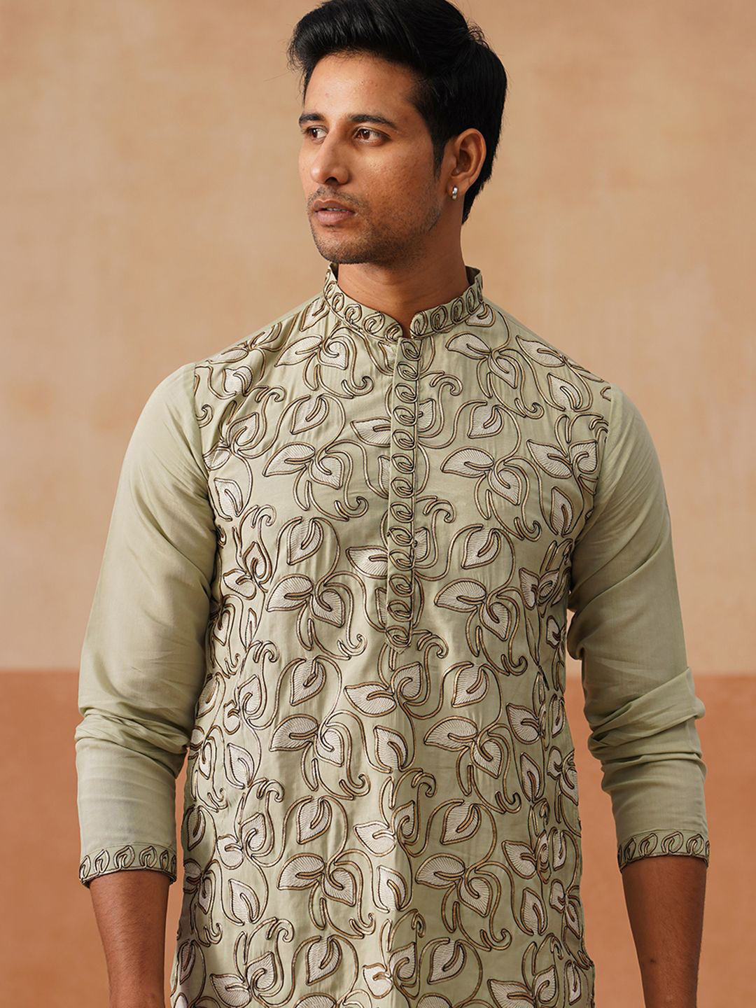 Jompers Men Floral Embroidered Chikankari Kurta