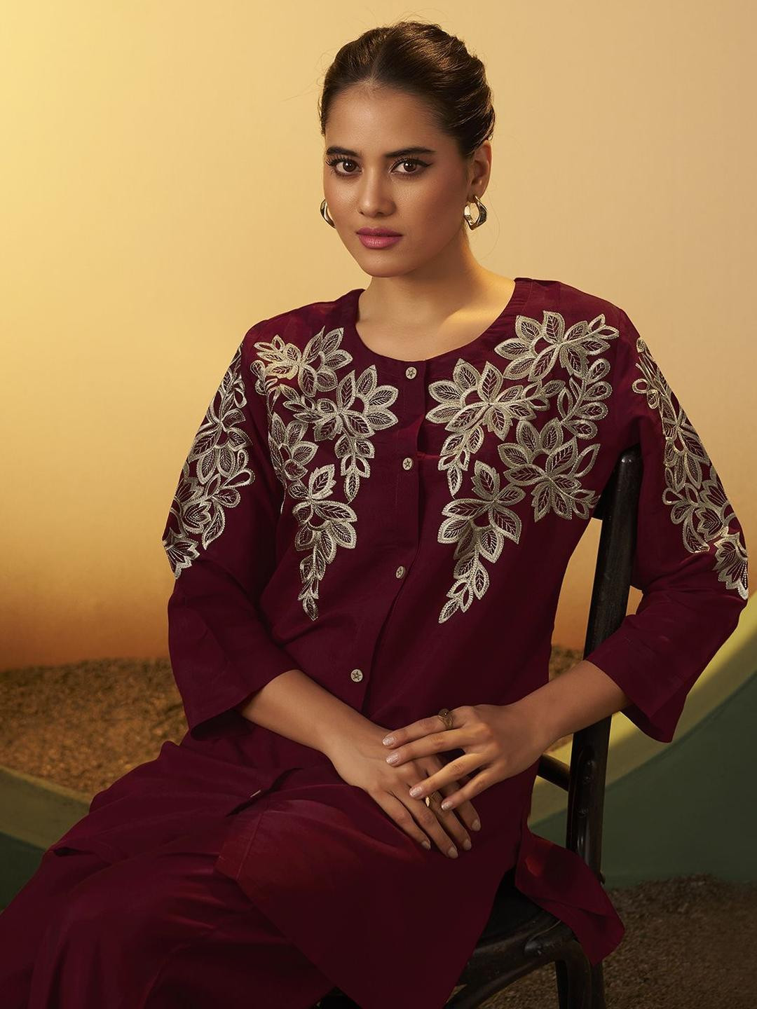 DRESOUL Embroidered Round Neck Three Fourth Tunic With Fourth Co-Ord
