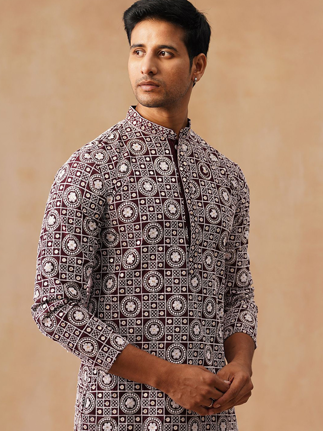 Jompers Men Embroidered Mandarin Collar Chikankari Kurta