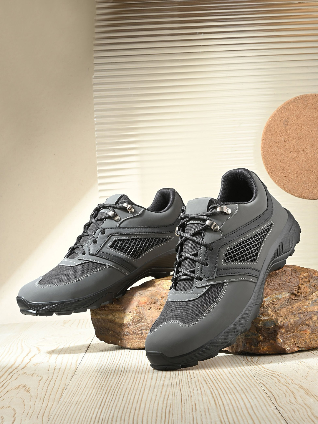 Leo's Fitness Shoes Men Solid Everyday Trekking Shoes