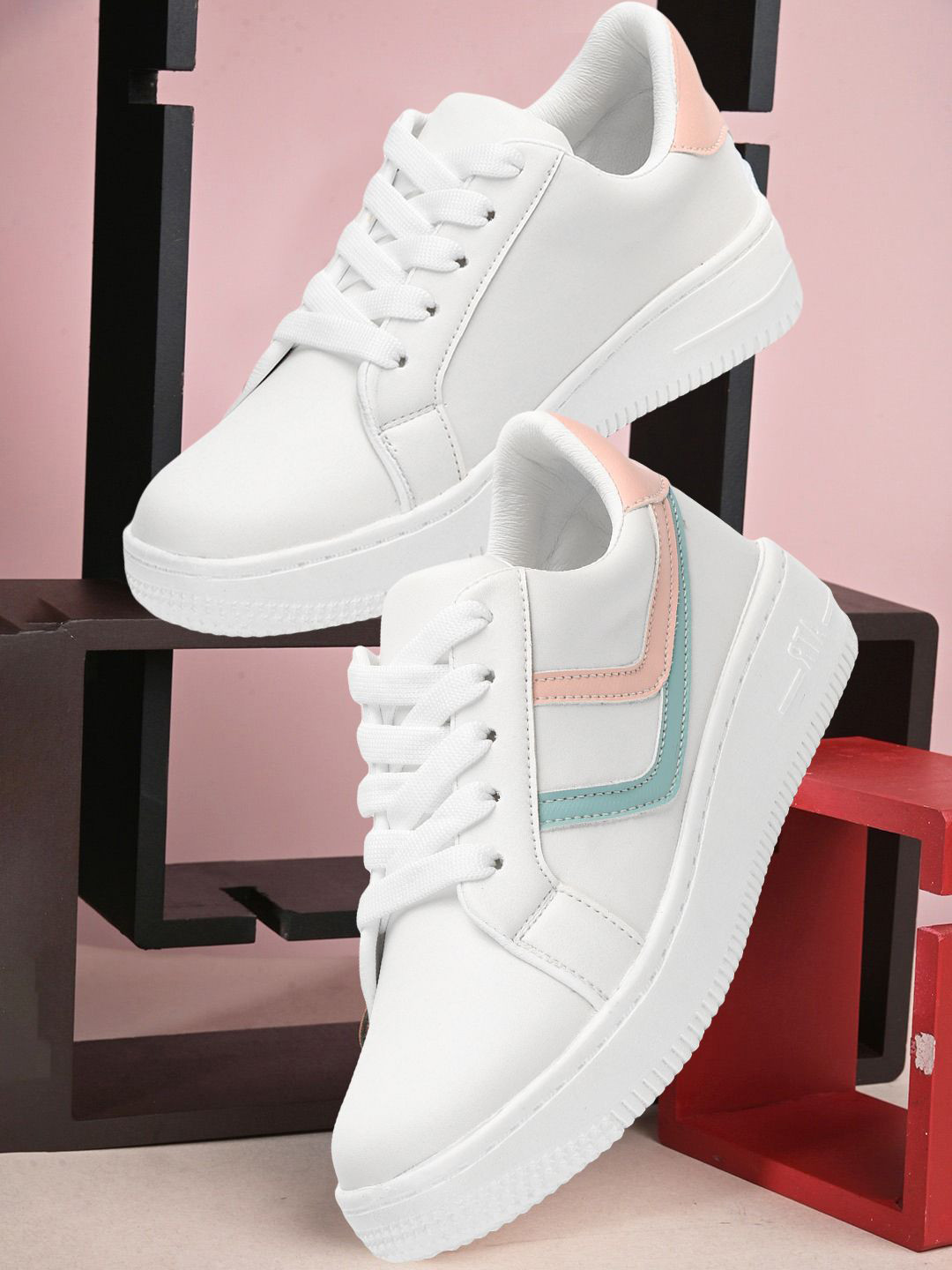 RealToes Women Colourblocked Sneakers