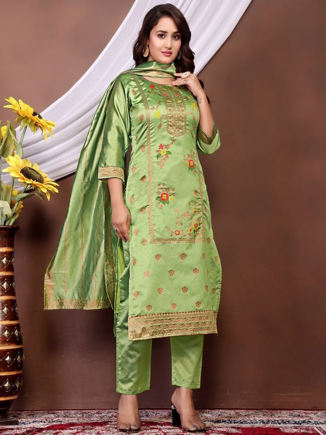 NEJADHARI FASHION Women Floral Printed Regular Kurta with Trousers & Dupatta