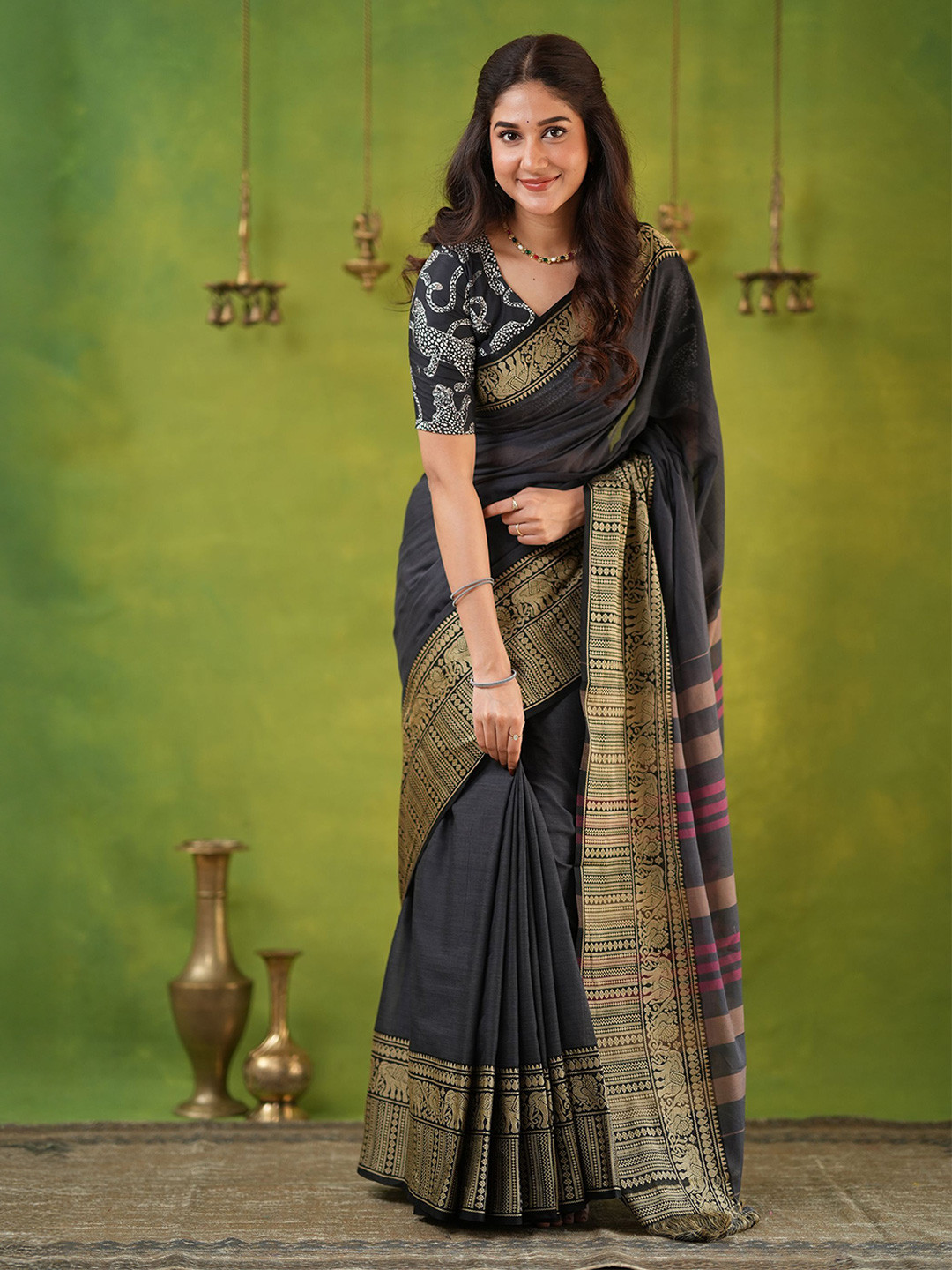 RAAG VARNAM Grey Narayanpet Mercerized Cotton Saree