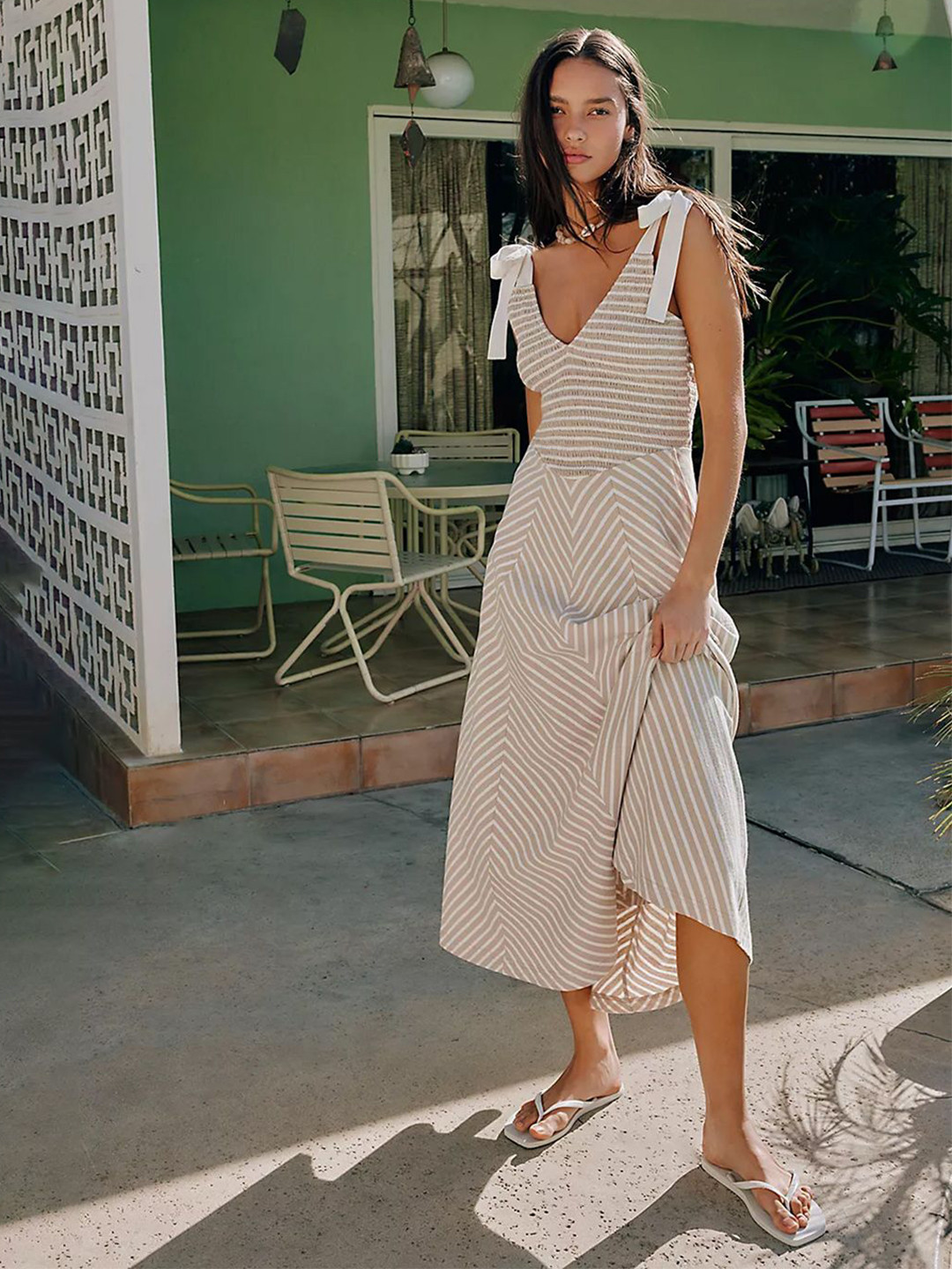 JC Mode Women Geometric Printed V-Neck Fit and Flare Smoked Midi Dress