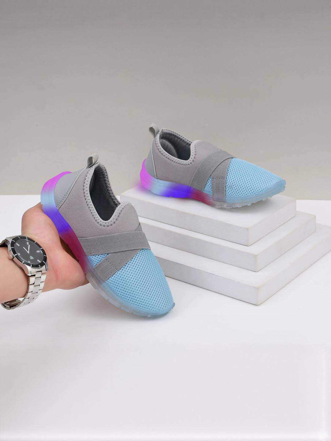 PU-PINE Unisex A pair of round toe blue sneakers