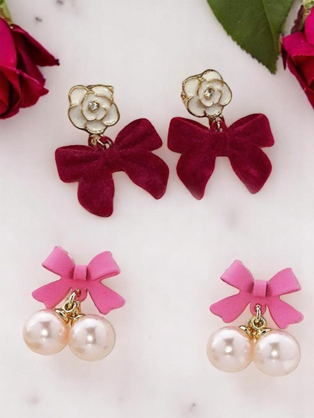 VAGHBHATT Set Of 2 Gold-Plated Bow Shaped Drop Earrings