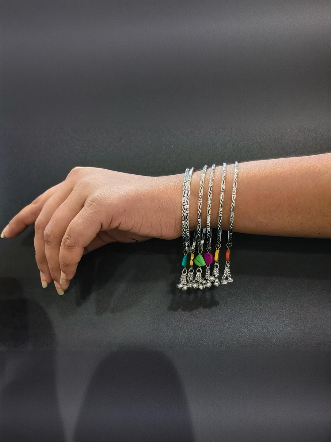 gurjari jewellers Set Of 6 Colurful Beads Gungru Bangle