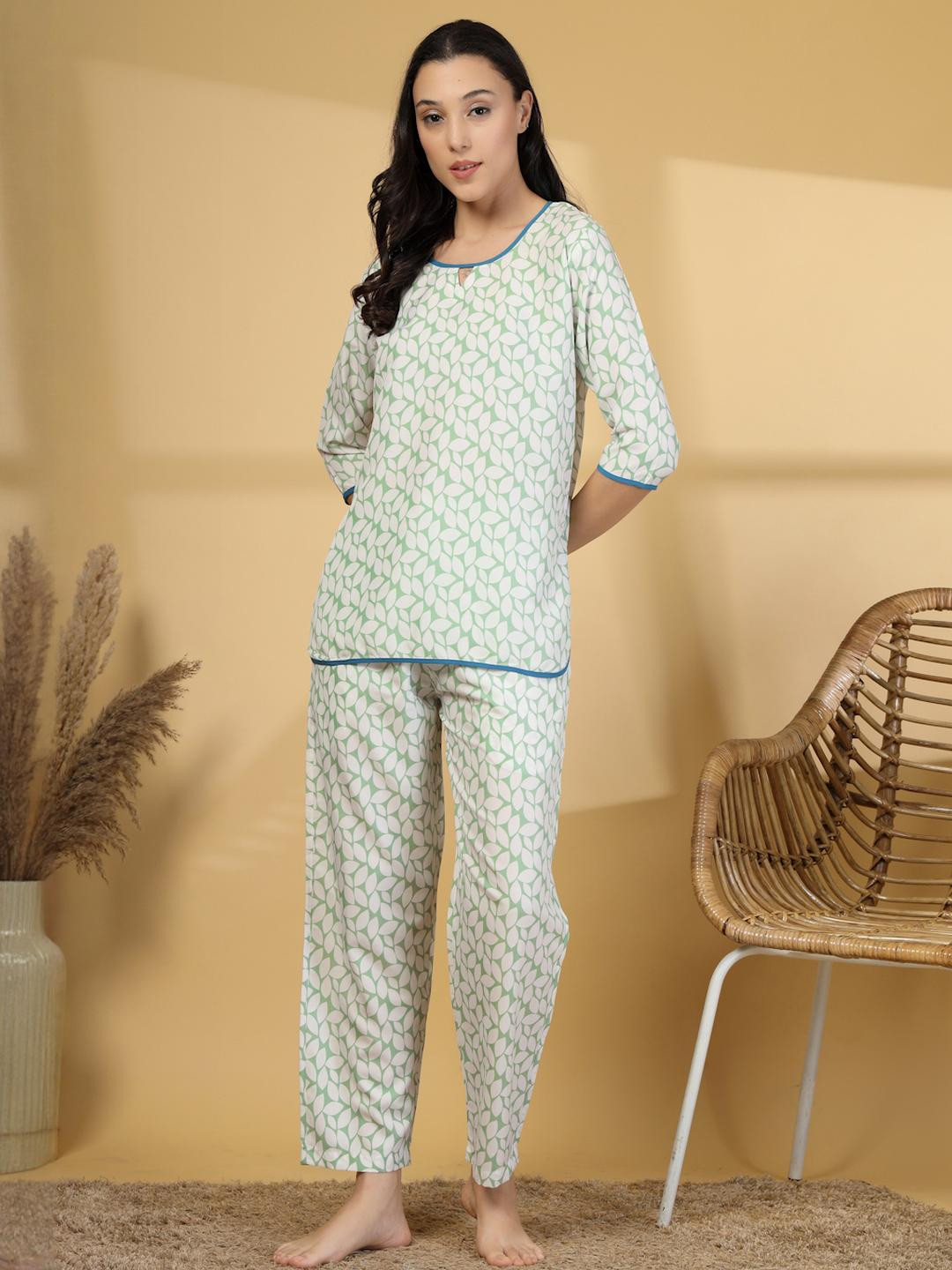 KLOTTHE Women Floral Printed Keyhole Neck Night suit