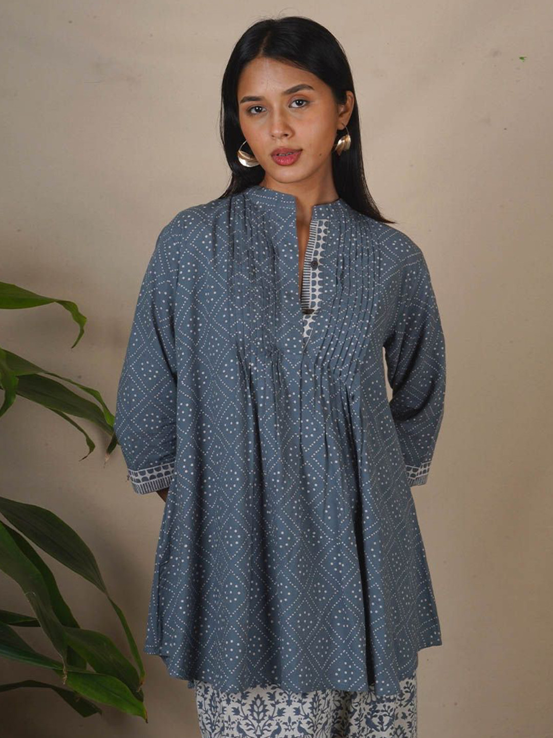 Chidiyaa Women Silt Light Grey Block Printed Tunic
