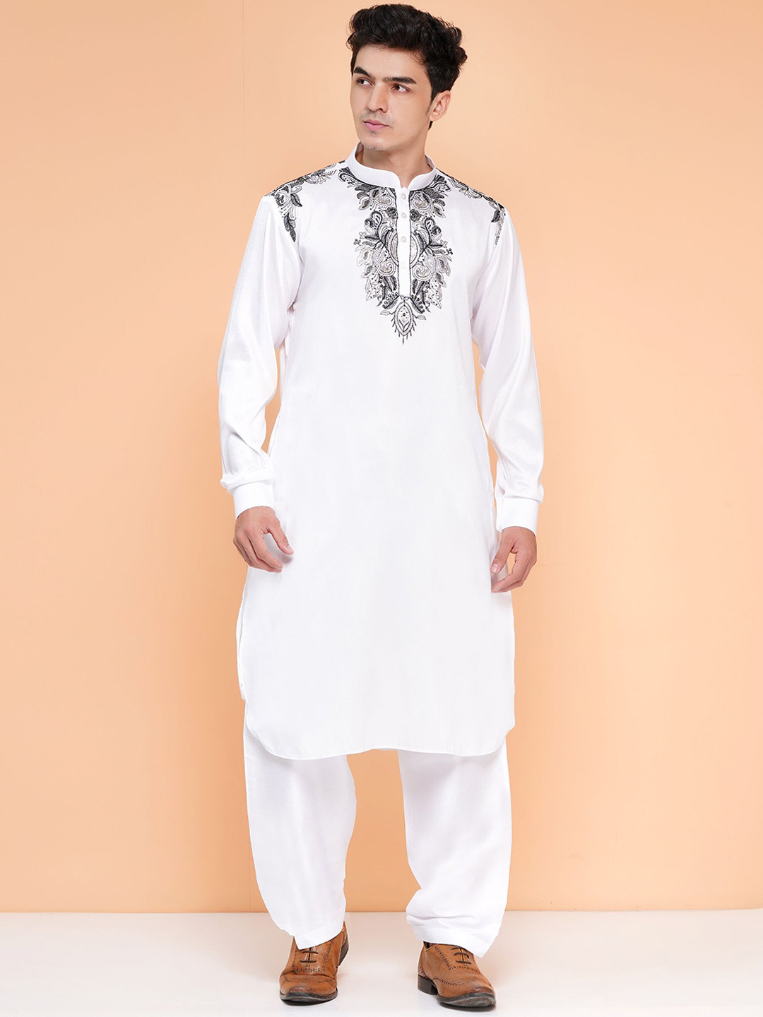 SG LEMAN Floral Embroidered Mandarin Collar Thread Work Pathani Kurta With Salwar
