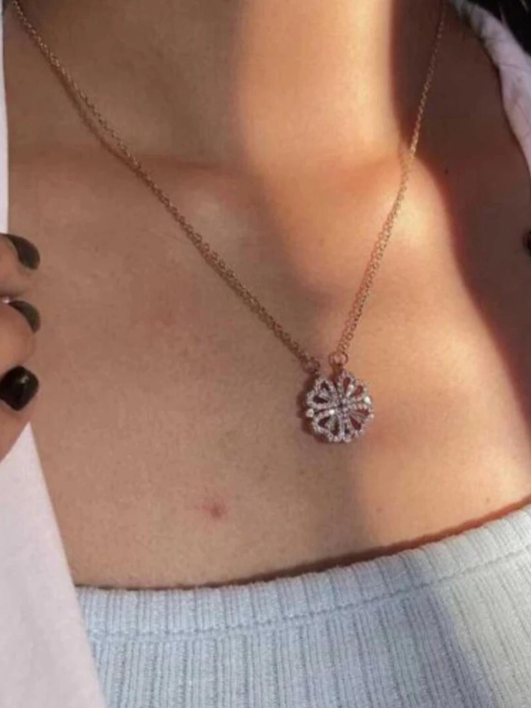 Jewelry Miguel Gold-Plated Floral design Pendant with Chain