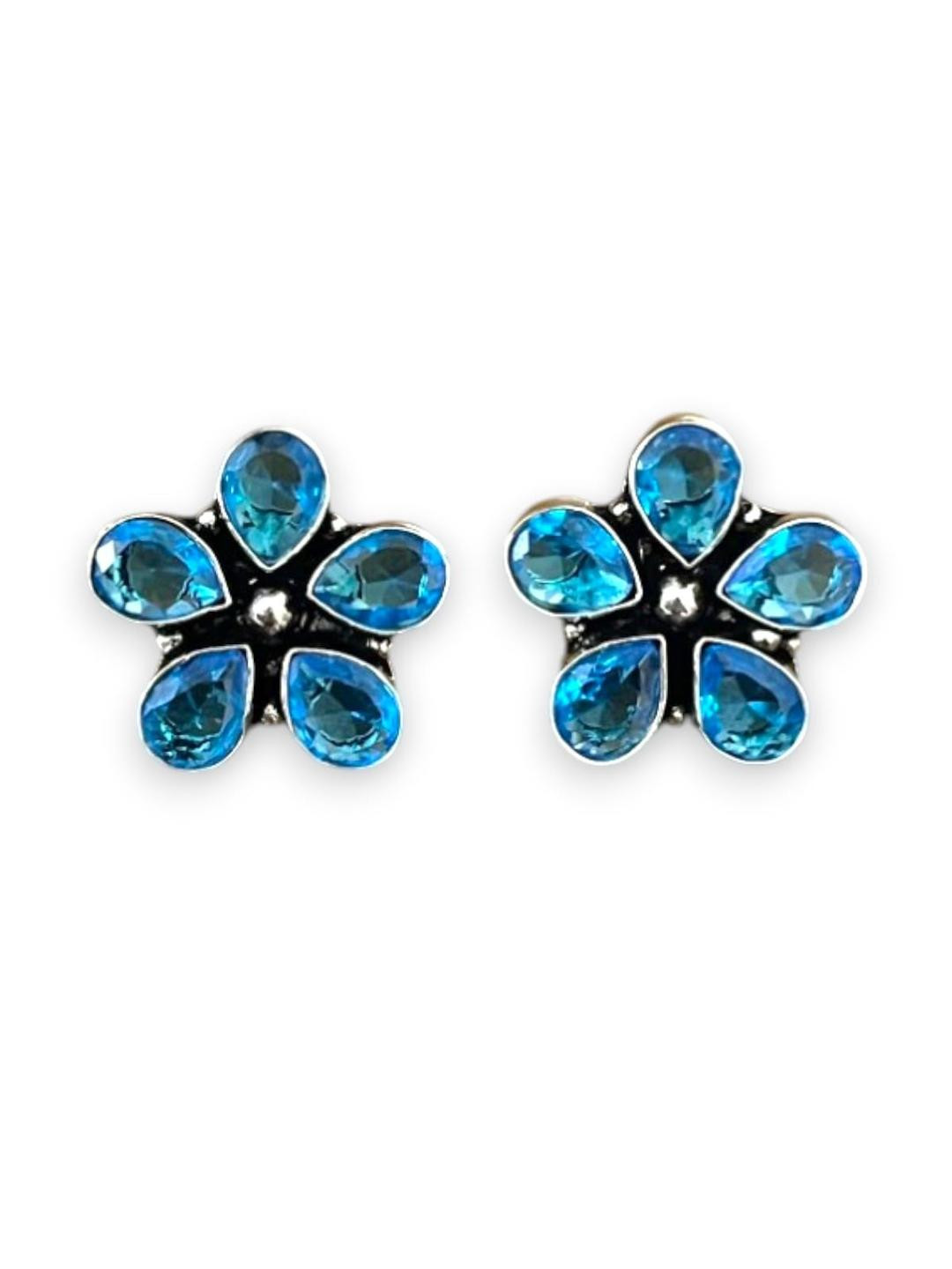 D Glamm Fashion-SPARKLING STYLE Women Stone Studded Floral Studs Earrings