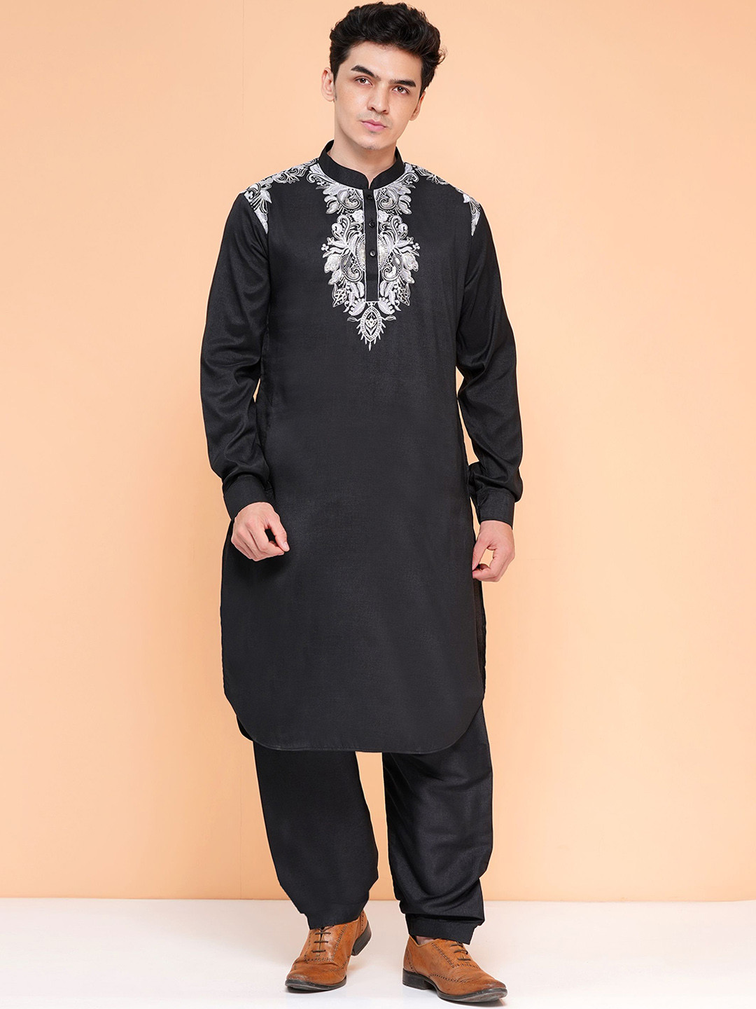 SG LEMAN Floral Embroidered Mandarin Collar Thread Work Pathani Kurta With Salwar