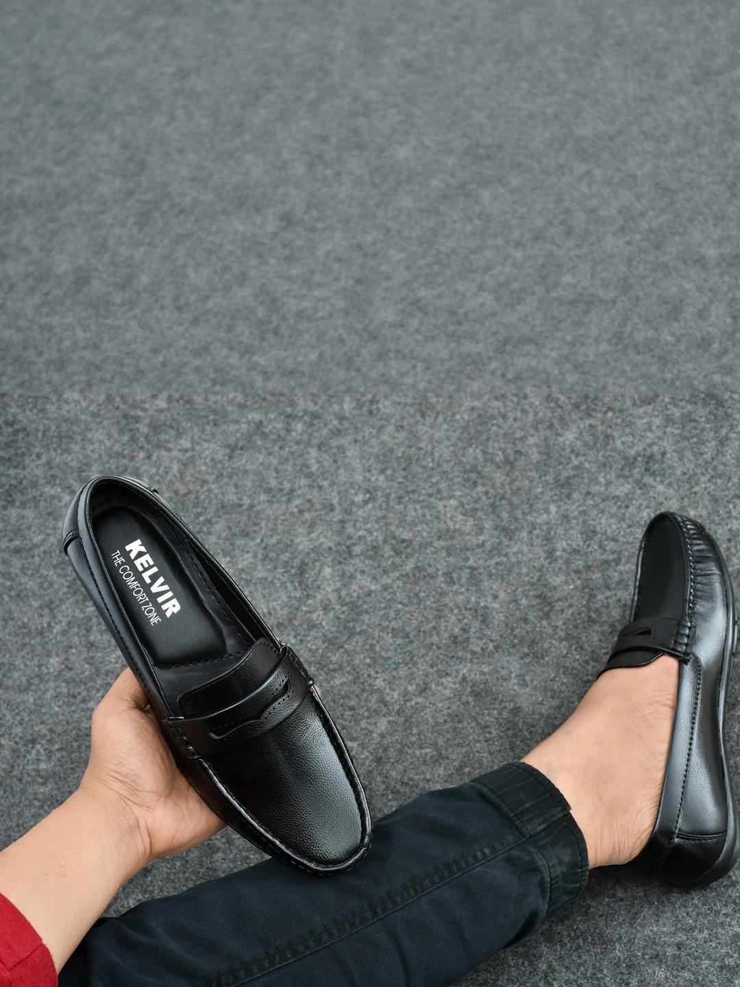 FUNNY FIRE Men Black Loafers