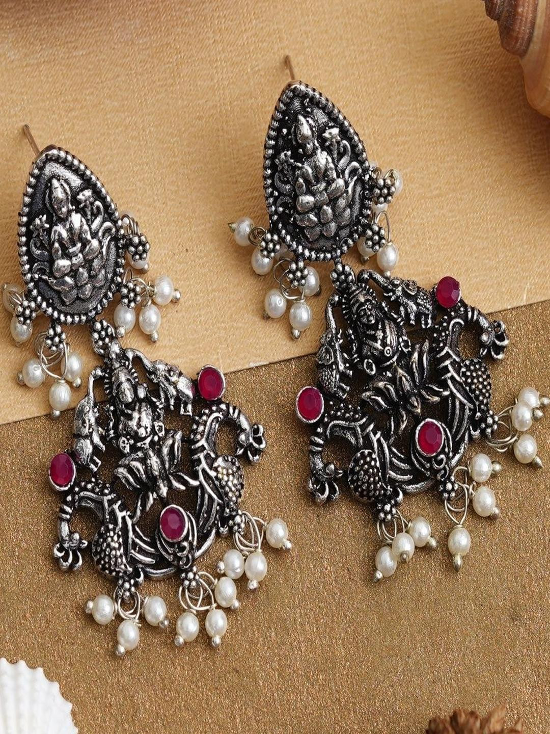 Privaanshi Women Red Earrings