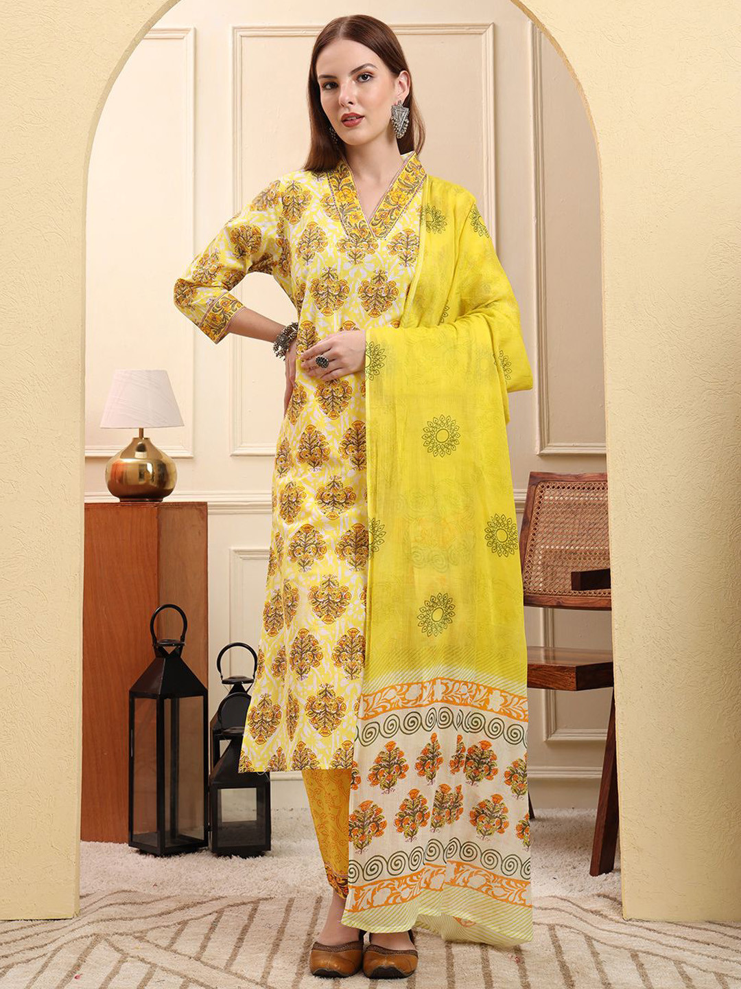 Yufta Women Floral Printed Pure Cotton Kurta & Trousers with Floral Dupatta