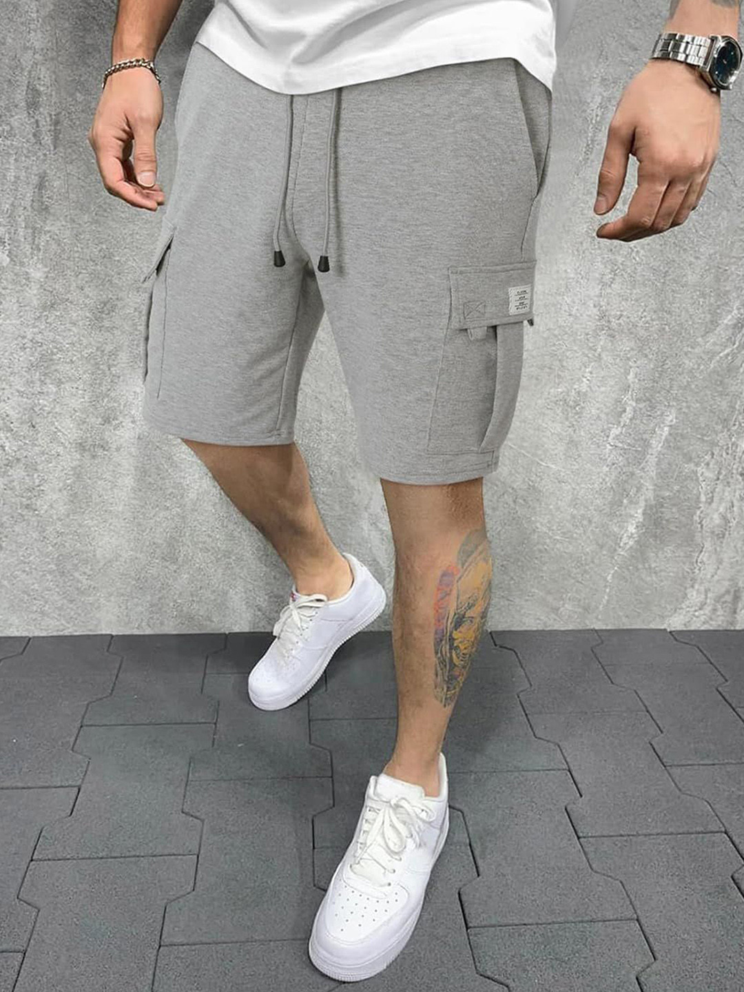Q-rious Men Regular Fit High-Rise Cargo Shorts