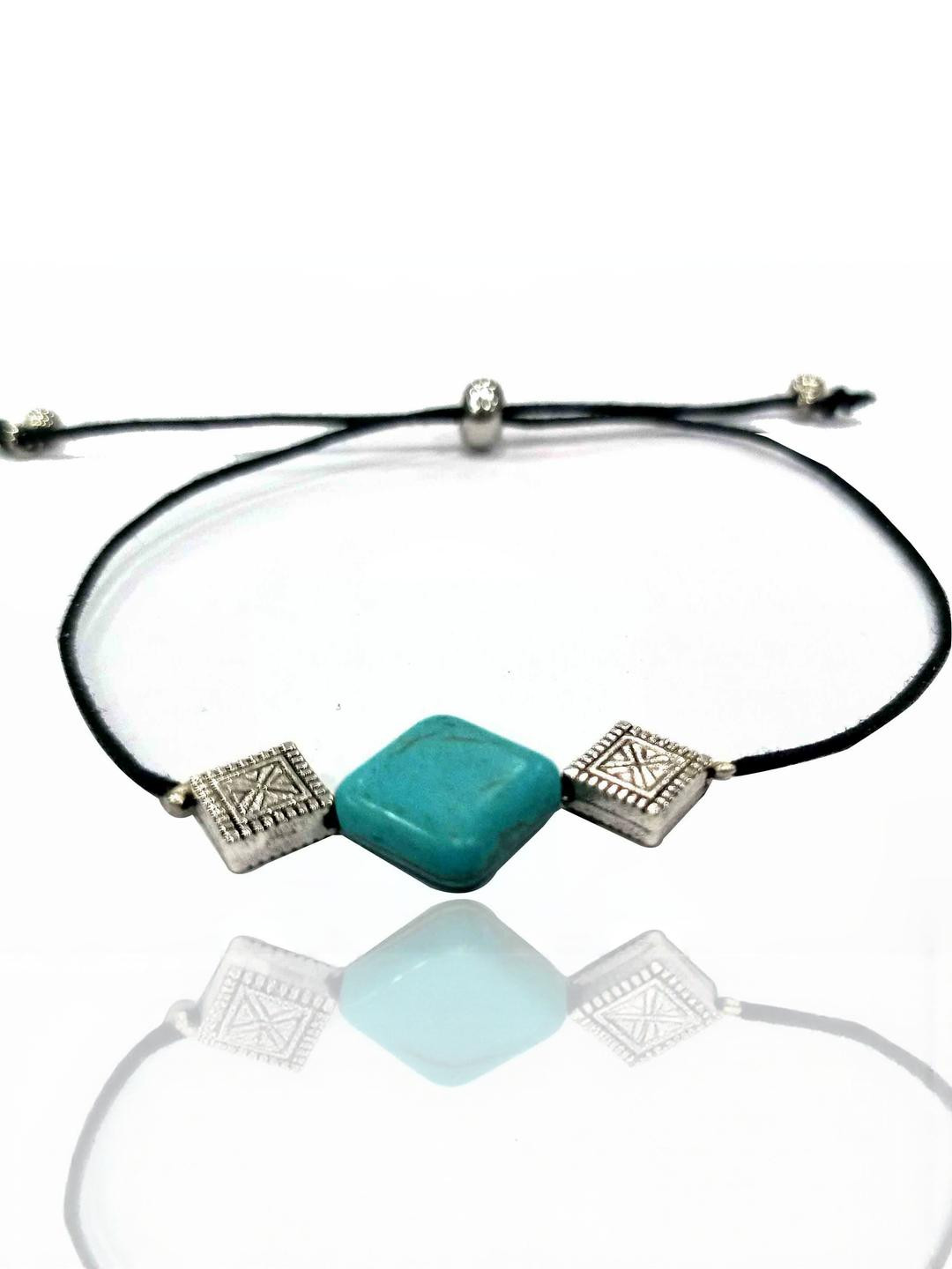 gurjari jewellers Women Turquoise Bead Thread Bracelet