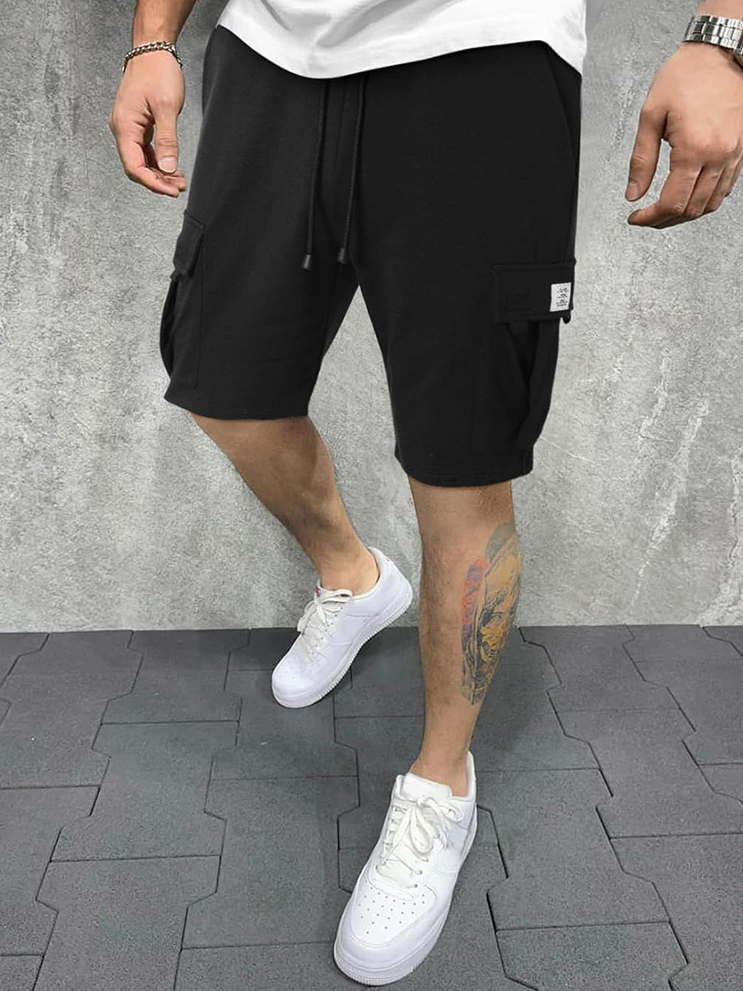 Q-rious Men Regular Fit High-Rise Cargo Shorts