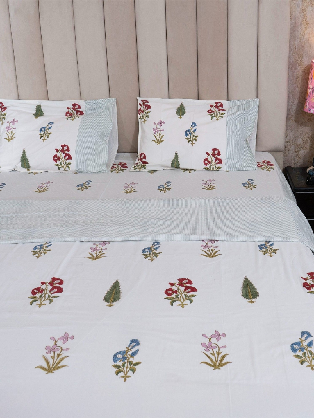 Hawamahal Phool Bagh White & Red Printed Cotton 350TC Super King Bedsheet Set 2.75 x 2.75m