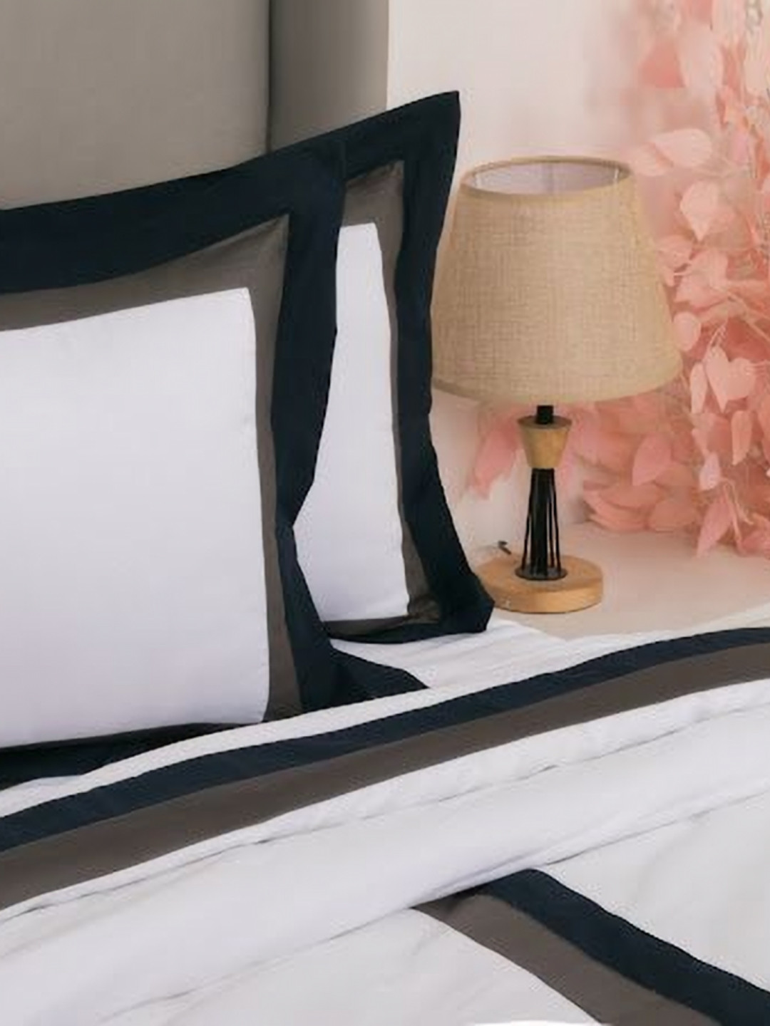 Triani White & Black 400 TC Cotton Super King Bedsheet Set 2.74 m X 2.74 m