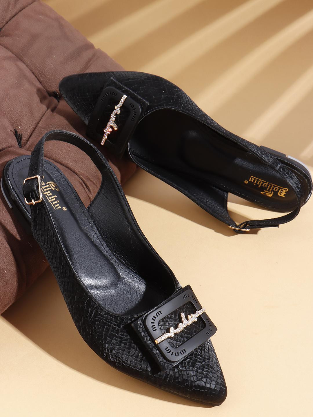 Dollphin Women Flats with Buckles