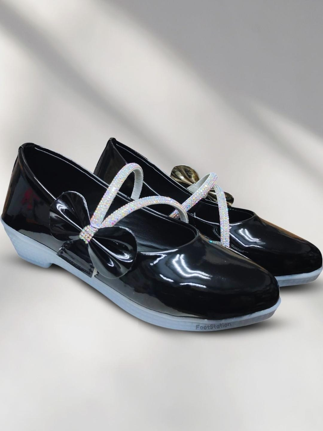 FootStation Girls Black Canvas Mojaris