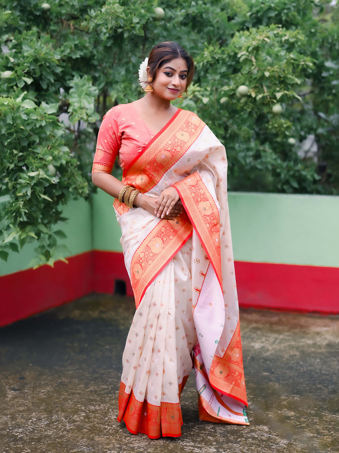 ELITE WEAVES Woven Design Zari Silk Blend Baluchari Saree