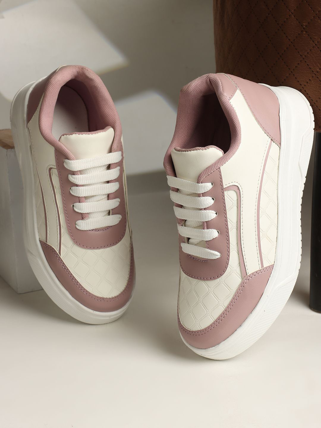 Alishtezia Women Colourblocked Sneakers