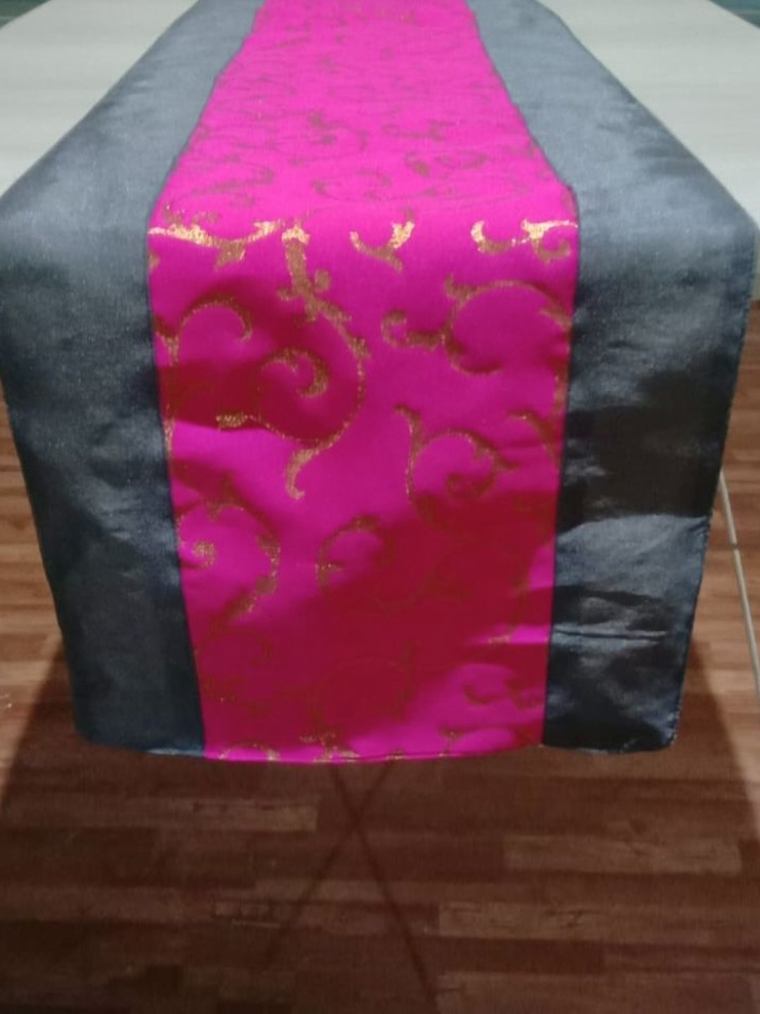 Pink parrot Grey & Pink Printed Table Runner