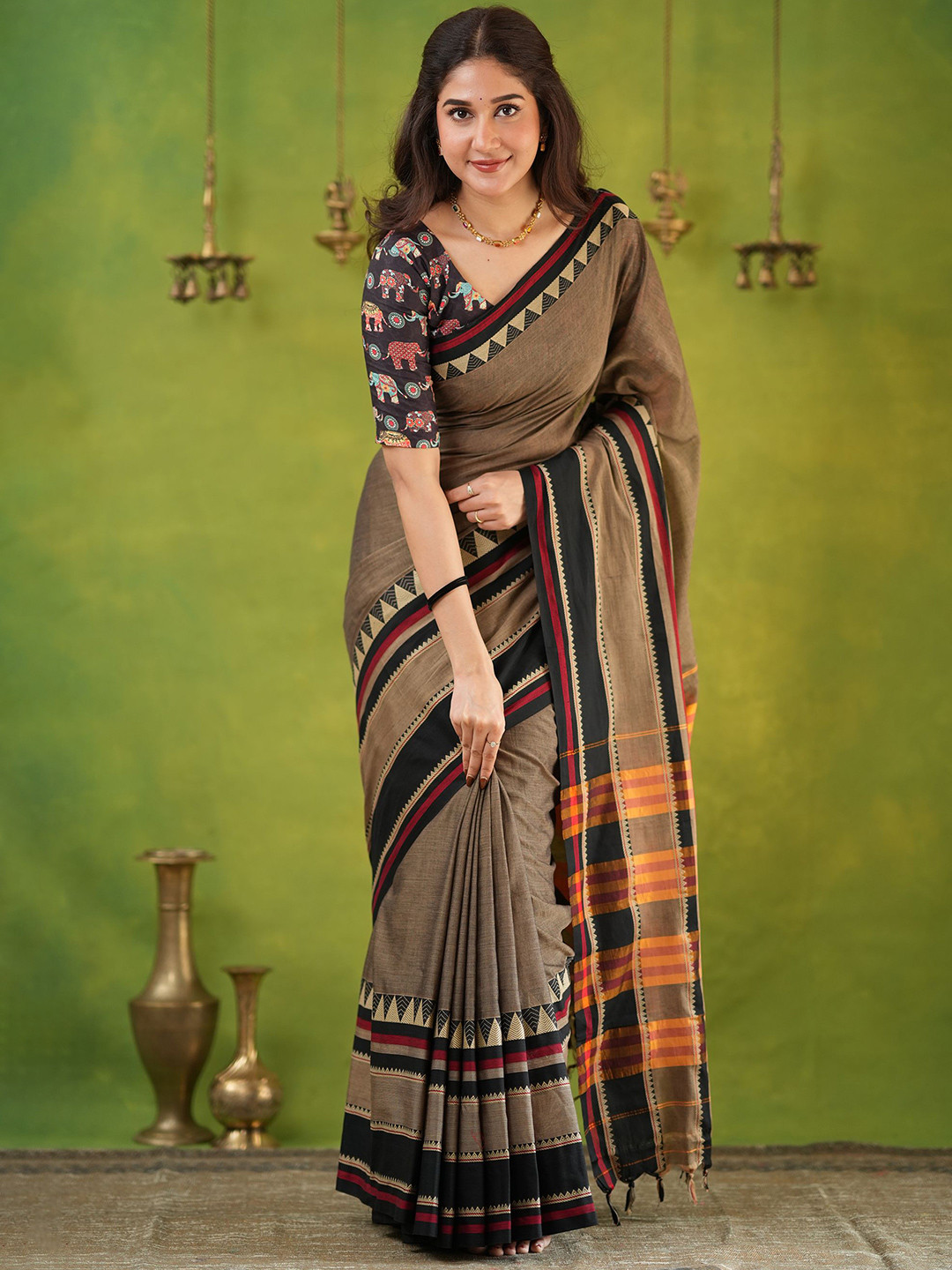 RAAG VARNAM Grey Narayanpet Mercerized Cotton Saree