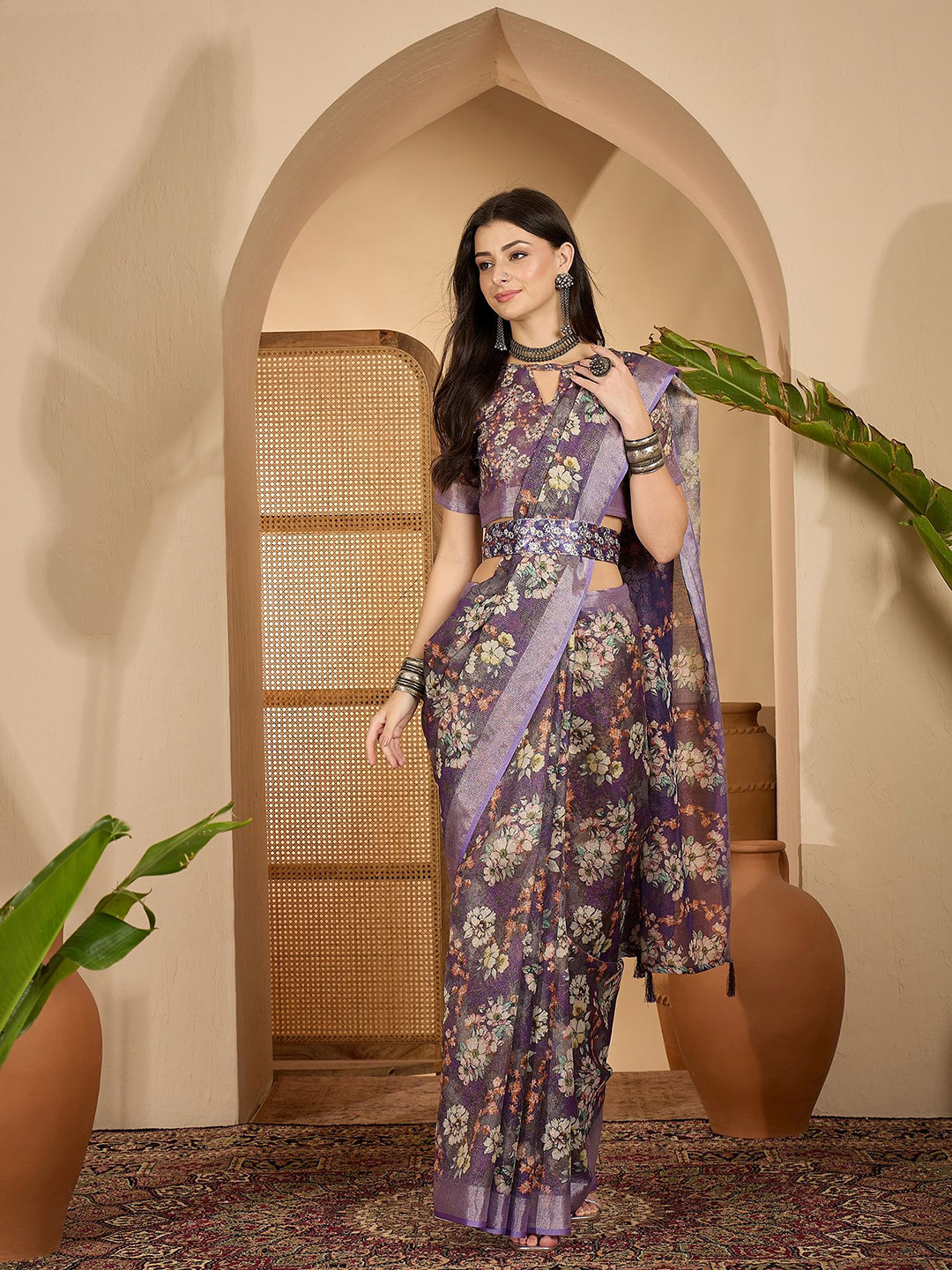 SHADOW & SAINING Floral Zari Linen Blend Fusion Saree