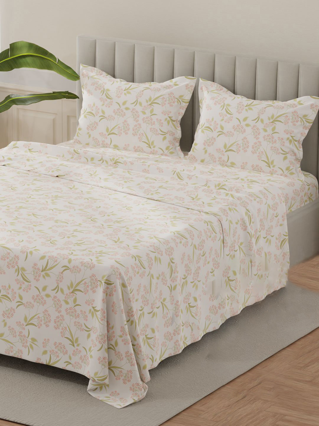 Layers White & Red Floral 140 TC King Bedsheet with 2 Pillow Covers