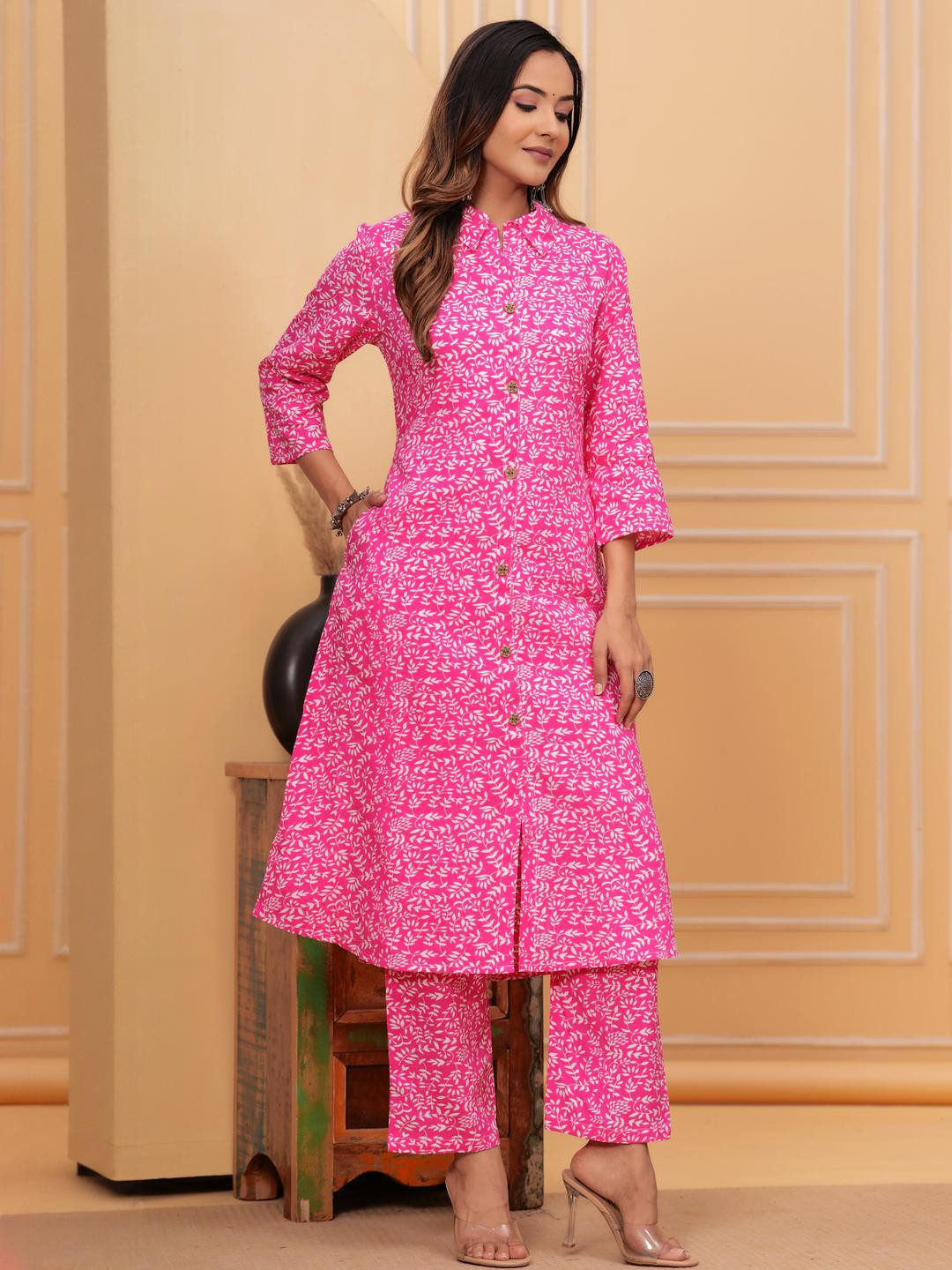 AARODHIYA Women Pink Kurta Sets