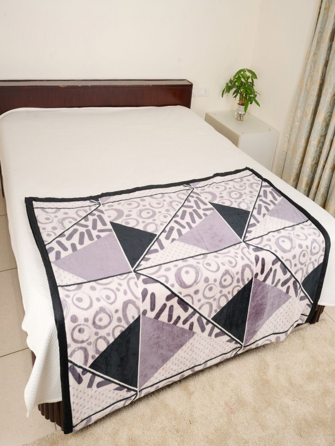 Threadwear Essential Series White And Purple Geometric Woollen 210 GSM Single Bed Blanket
