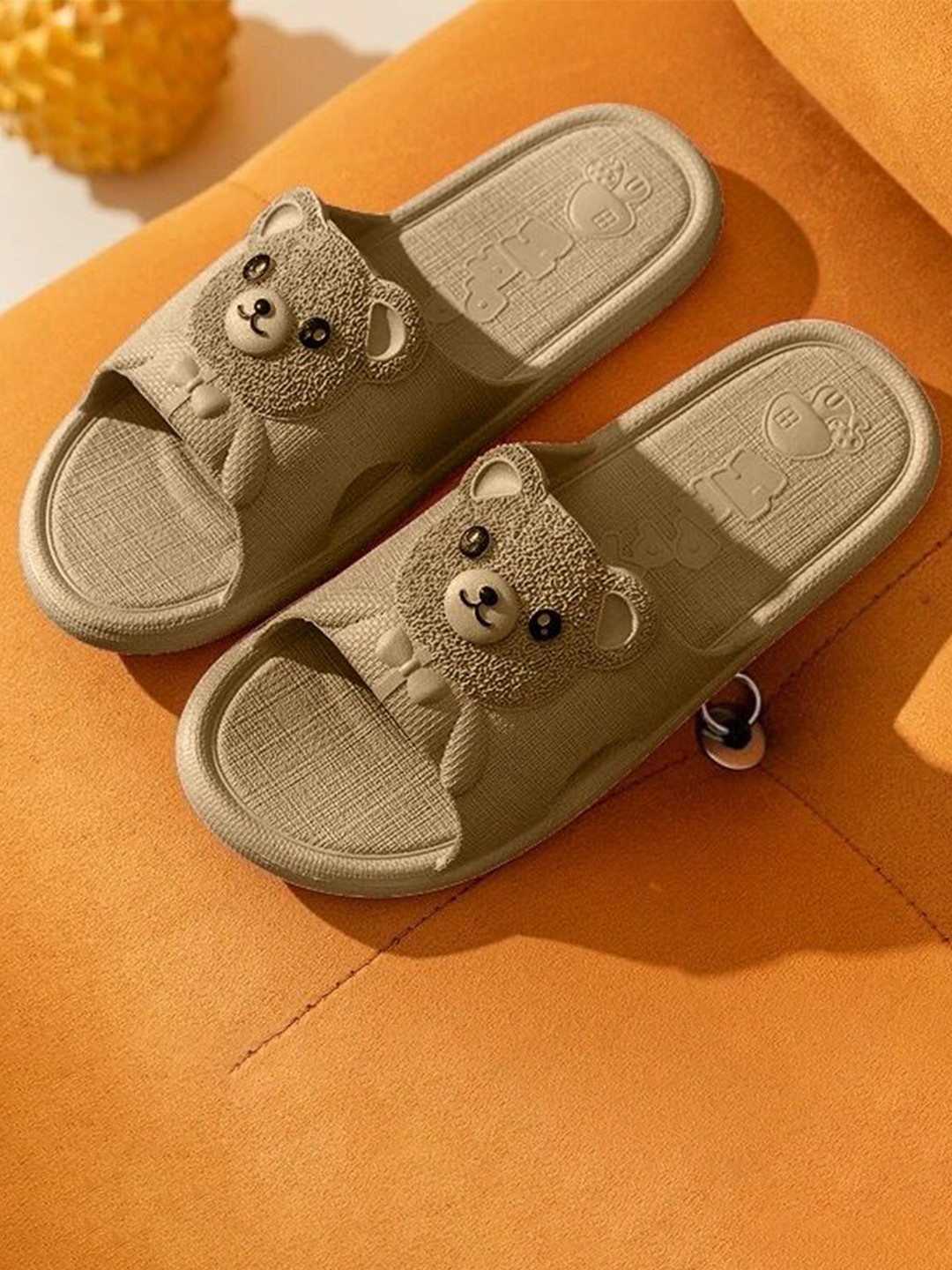 WOLVESDEN Women Cute Happy Bear Sliders