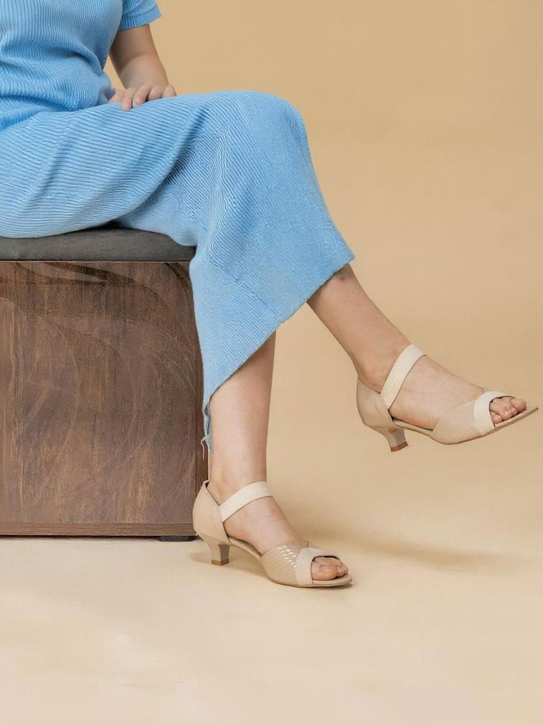 KNEETOES Women Two-Tone Kitten Heel Sandals